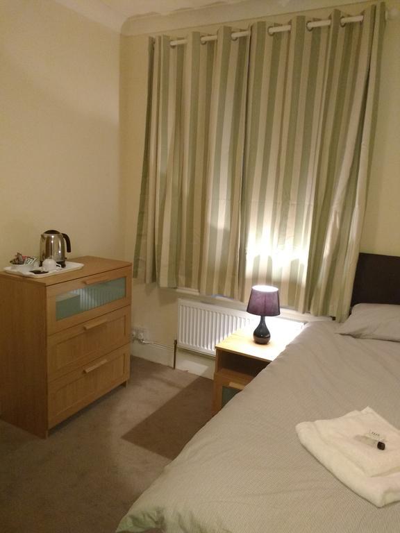 Acton Lodge Guest House 런던 외부 사진