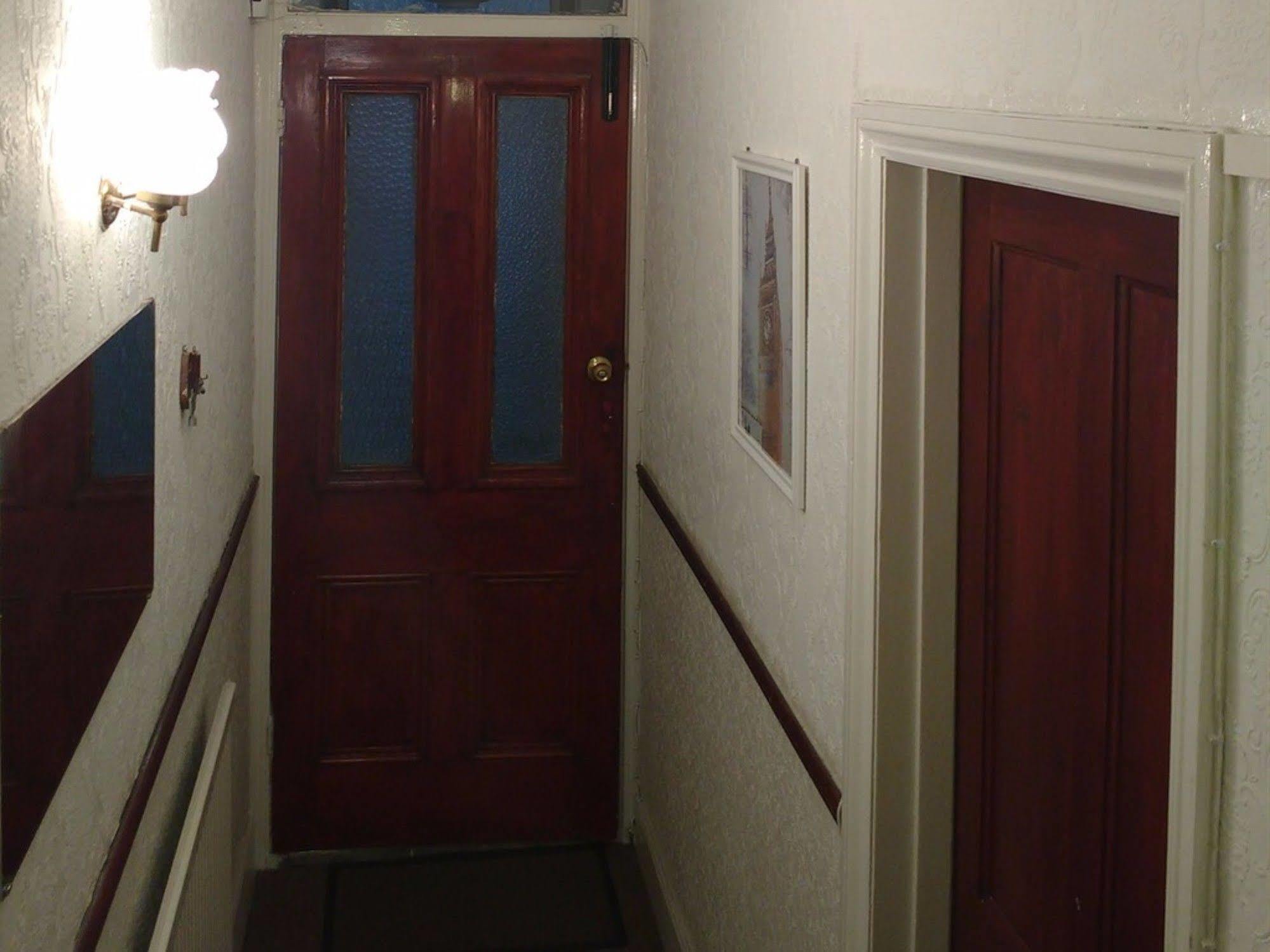 Acton Lodge Guest House 런던 외부 사진