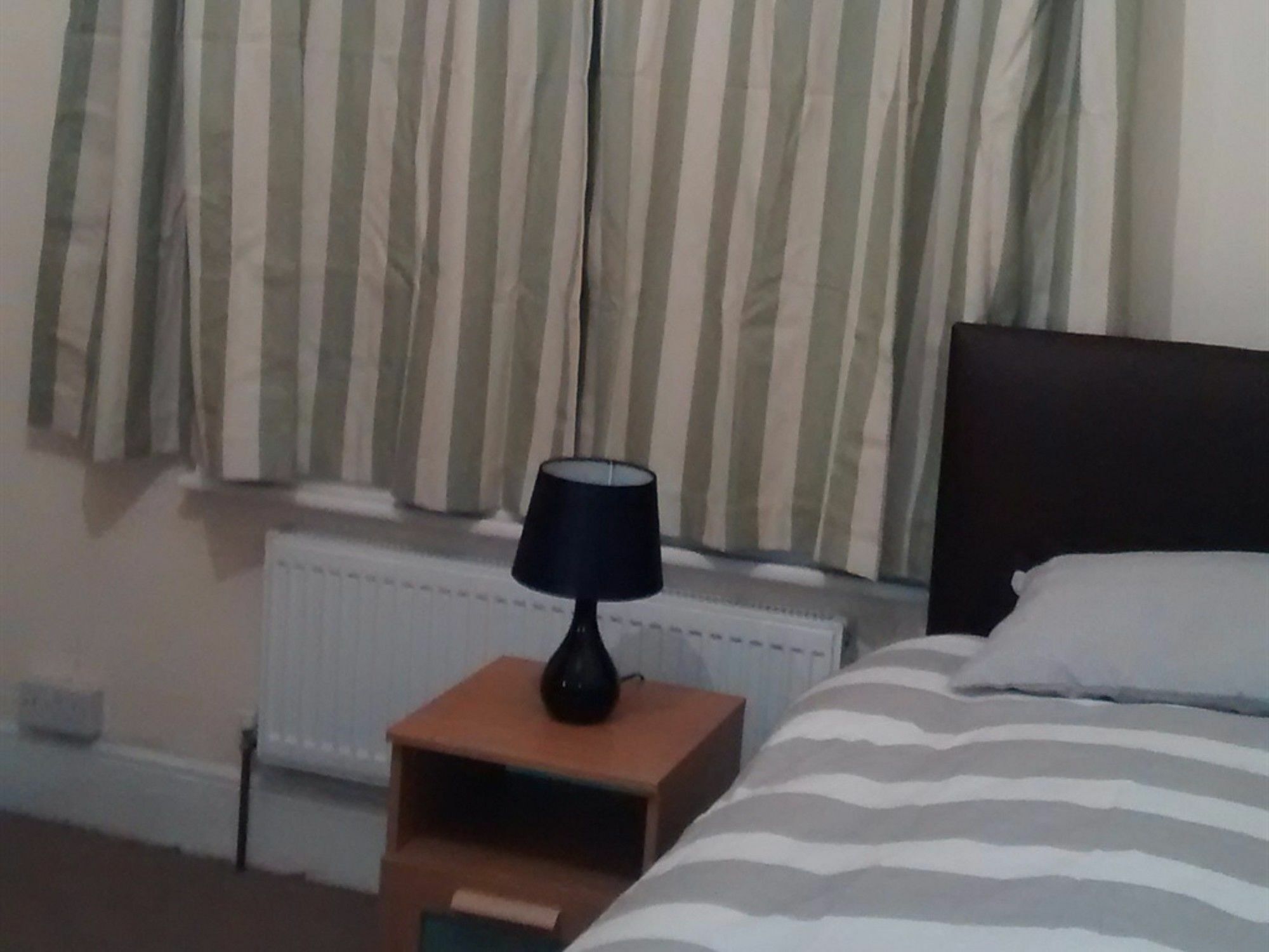 Acton Lodge Guest House 런던 외부 사진